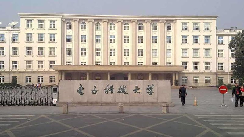 连接器：连接未来，选型之道**